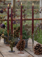 Načíst obrázek do prohlížeče Galerie, Kónické svíčky tmavě fialové, délka 40cm - "AUBERGINE", sada 4ks (2 páry)