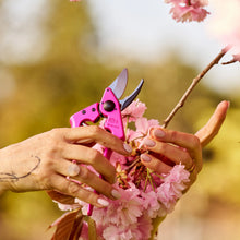 Načíst obrázek do prohlížeče Galerie, Zahradnické nůžky FELCO 6, PINK PASSION, velikost M - připravujeme
