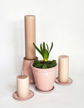 Načíst obrázek do prohlížeče Galerie, Válcová svíčka světle růžová, průměr 6cm, výška 20 cm - ROSE QUARTZ, 1ks
